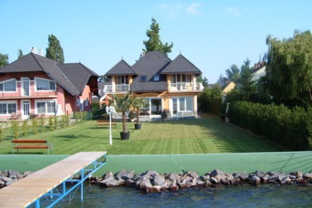 Kati-VillaBech1,2