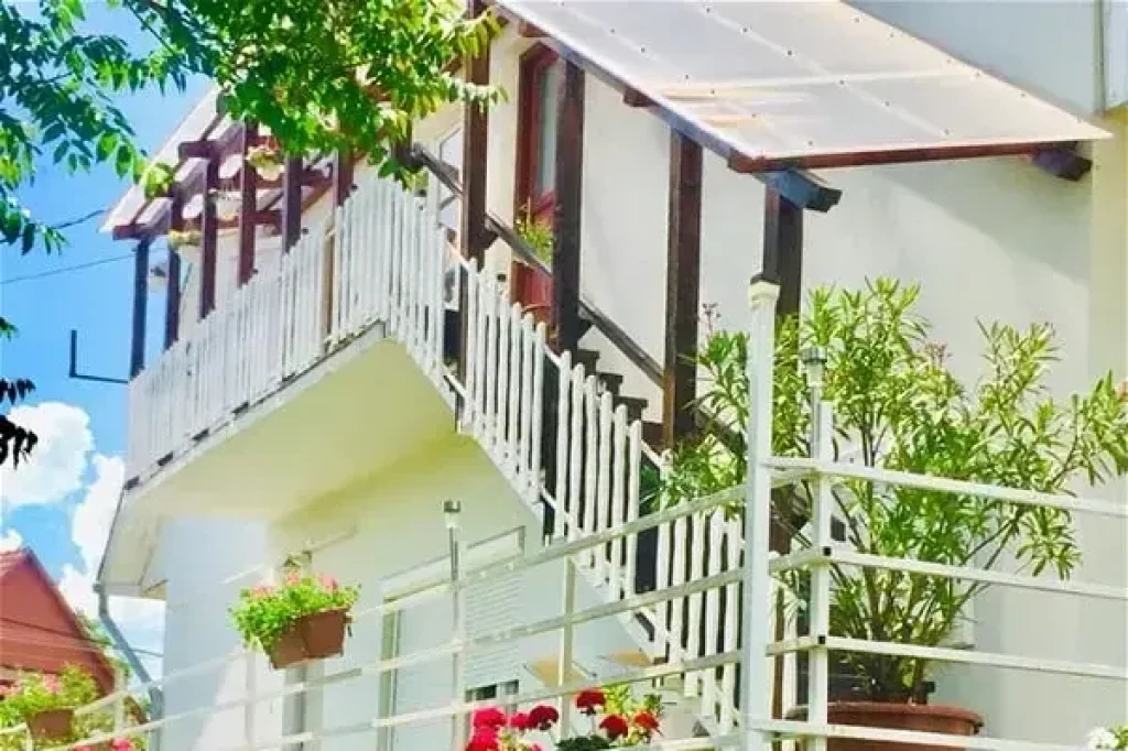 Lelle-Kert Apartman