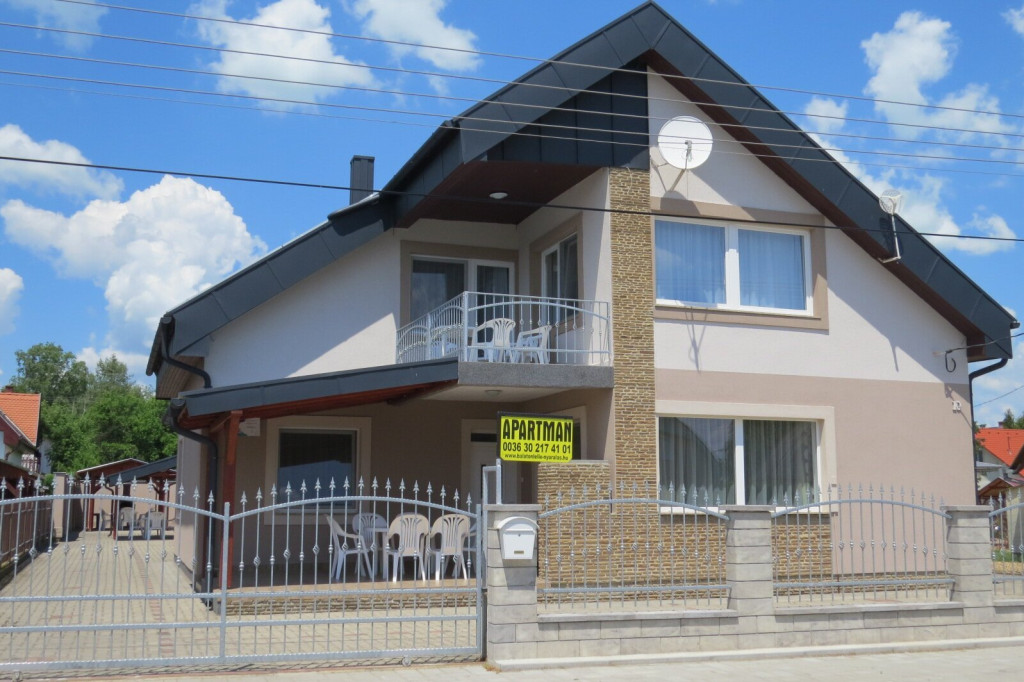 Medencés Apartmanház