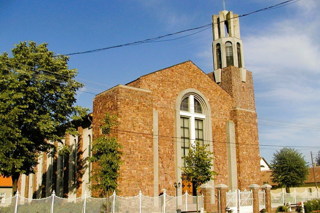 Szentháromság-templom – Lépj be a csend és a hit terébe!